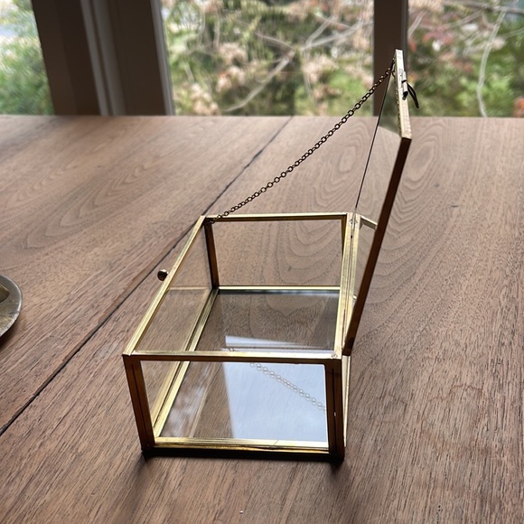 Glass and gold metal frame BOX. 5 3/4” long, 2+” tall, 3 1/2” wide. - Picture 4 of 6